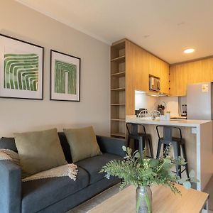 Modern Escape Nunoa Gem